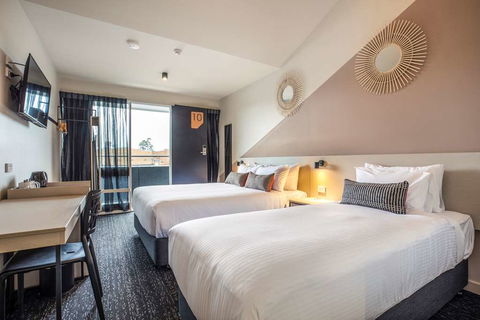 Nightcap at Manhattan Hotel - Perth Resorts 10