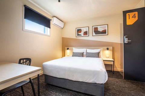 Nightcap at Manhattan Hotel - Perth Resorts 12