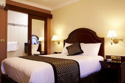 Albury Georgian - Perth Resorts 2