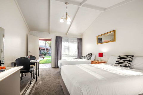 Quality Hotel Lakeside - Perth Resorts 4