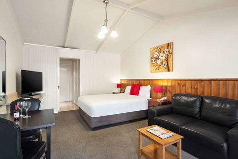 Quality Hotel Lakeside - Perth Resorts 5