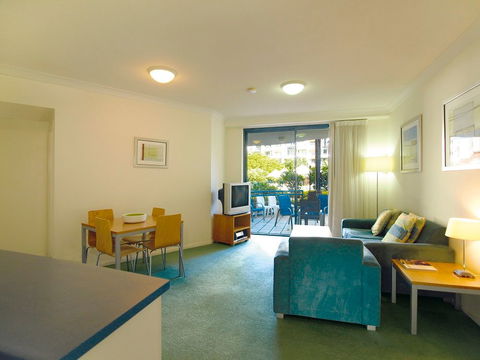 Oaks Calypso Plaza Resort - Accommodation Perth 5