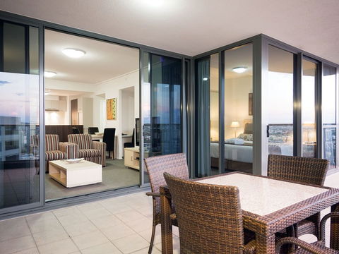 Oaks Aurora - Accommodation Perth 2