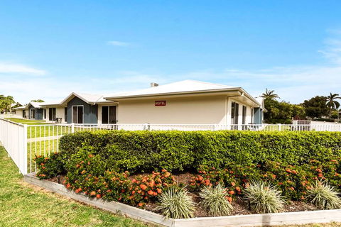 Econo Lodge Beachside - Perth Resorts 1