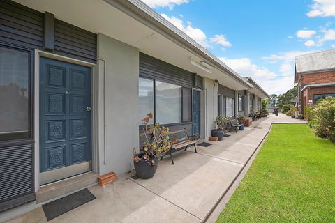 Hamilton Lakeside Motel - Accommodation Perth 0