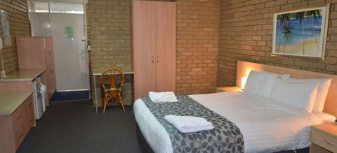 Tropicana Motor Inn - Perth Resorts 1