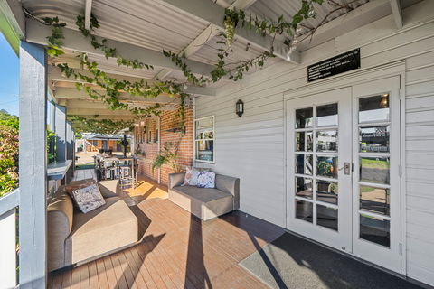 Ambassador On Ruthven Motel - Perth Resorts 1