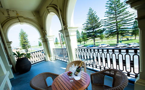 Largs Pier Hotel - Accommodation Perth 2