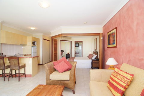 At Waters Edge Resort - Perth Resorts 2