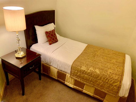 Royal Albert Hotel - Accommodation Perth 2