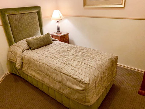 Royal Albert Hotel - Accommodation Perth 3