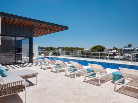 The Johnson - Art Series - Perth Resorts 14
