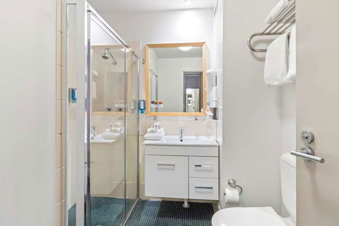 Quality Hotel Dickson - Perth Resorts 4