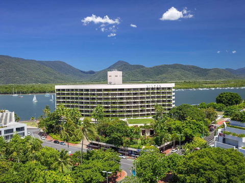 Hilton Cairns - Accommodation Perth 2