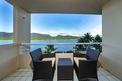 Hilton Cairns - Accommodation Perth 3