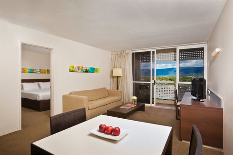 Holiday Inn Cairns Harbourside - Accommodation Perth 14