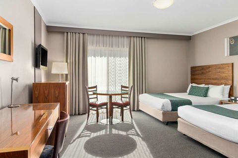 Quality Hotel Dickson - Perth Resorts 1