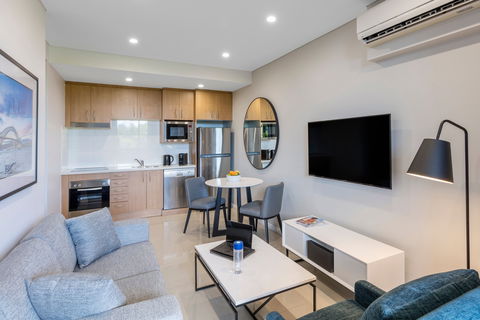 Meriton Suites Waterloo - Perth Resorts 1