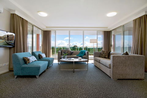 Pacific Suites Canberra - Accommodation Perth 1