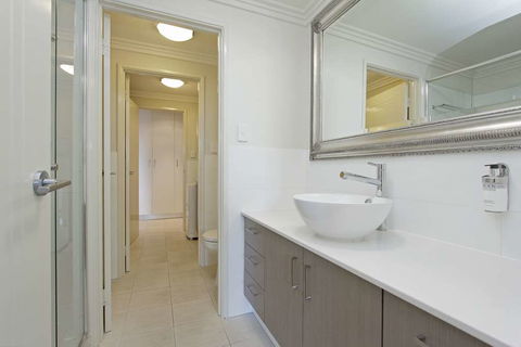 Zappeion Apartments - Perth Resorts 2