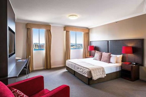 Mantra on Queen - Accommodation Perth 2