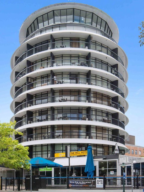Madison Tower Mill Hotel - Accommodation Perth 0