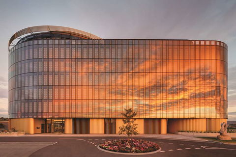 Vibe Hotel Canberra Airport - Perth Resorts 1