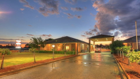Bushmans Motor Inn - Accommodation Perth 1