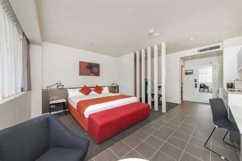 Abode Woden - Perth Resorts 17