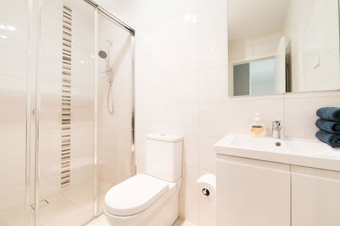 3BR Townhouse Double Garage Walk To Lake Ginninderra - Accommodation Perth 5