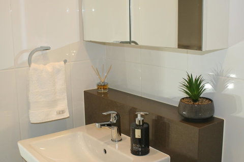 Modern Executive Apt@Barton*1BR*WiFi*Gym*Secure Parking*Canberra - Accommodation Perth 3