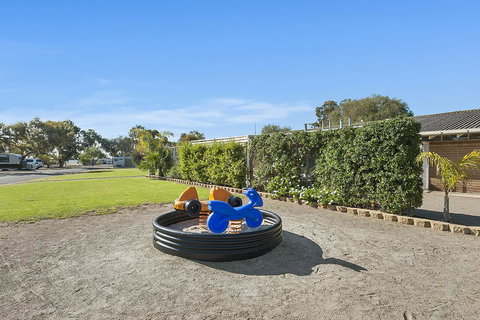 Port Broughton Tourist Park - Perth Resorts 6