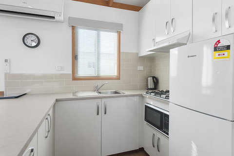 Port Broughton Tourist Park - Perth Resorts 18