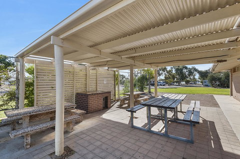 Port Broughton Tourist Park - Perth Resorts 5