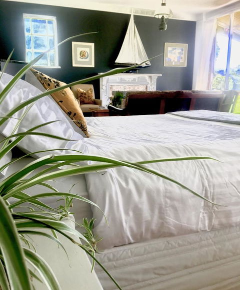 The Lake House Retreat - Accommodation Perth 6