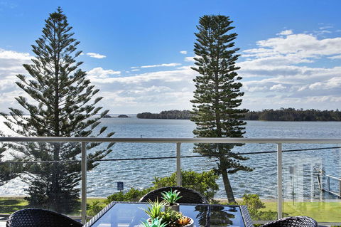 Lakeside Waterfront Apartment The Entrance - Perth Resorts 29