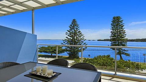 Lakeside Waterfront Apartment The Entrance - Perth Resorts 0