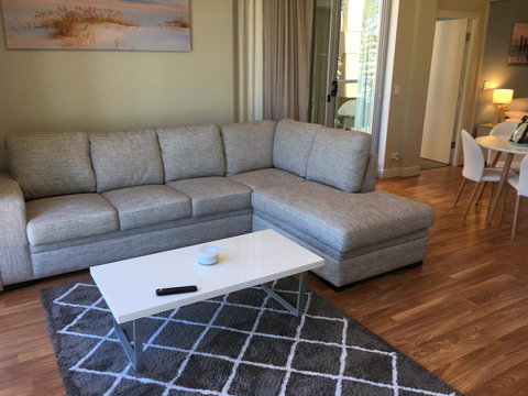 Beachside Luxury Apartments One & Two Bedroom In Beachfront Oaks Pier Building - Perth Resorts 20