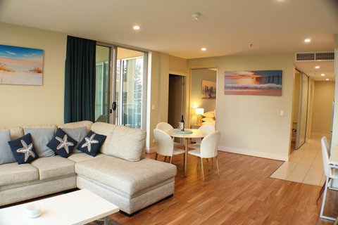 Beachside Luxury Apartments One & Two Bedroom In Beachfront Oaks Pier Building - Perth Resorts 4