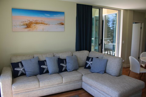 Beachside Luxury Apartments One & Two Bedroom In Beachfront Oaks Pier Building - Perth Resorts 11