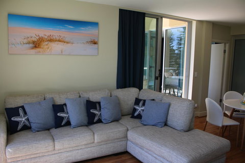 Beachside Luxury Apartments One & Two Bedroom In Beachfront Oaks Pier Building - Perth Resorts 12