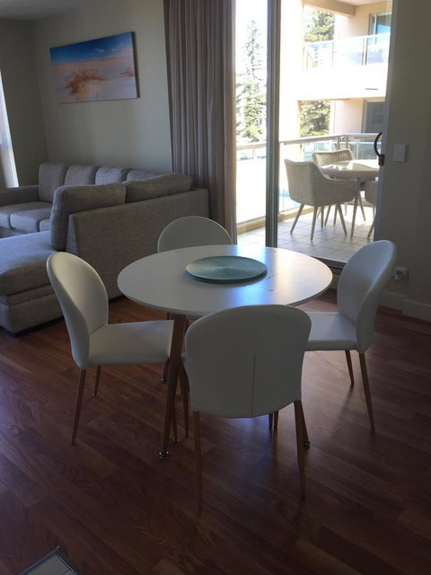 Beachside Luxury Apartments One & Two Bedroom In Beachfront Oaks Pier Building - Perth Resorts 18