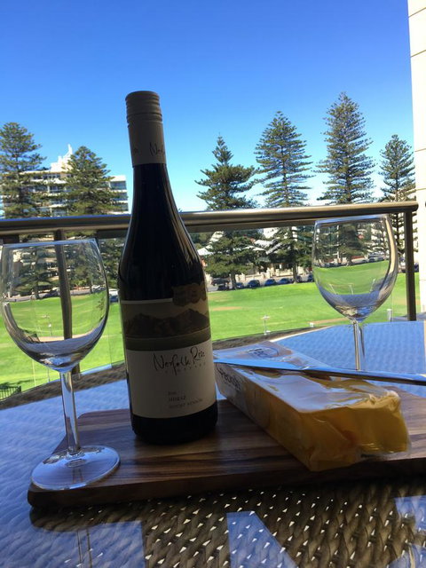 Beachside Luxury Apartments One & Two Bedroom In Beachfront Oaks Pier Building - Perth Resorts 15