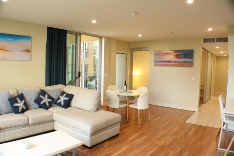Beachside Luxury Apartments One & Two Bedroom In Beachfront Oaks Pier Building - Perth Resorts 5