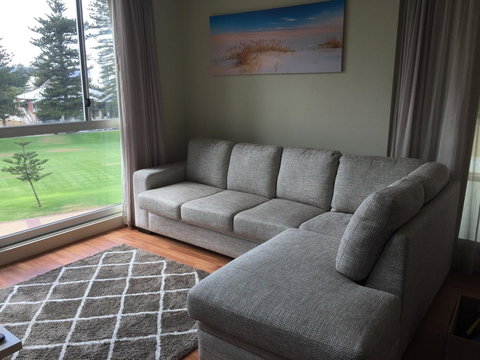 Beachside Luxury Apartments One & Two Bedroom In Beachfront Oaks Pier Building - Perth Resorts 16