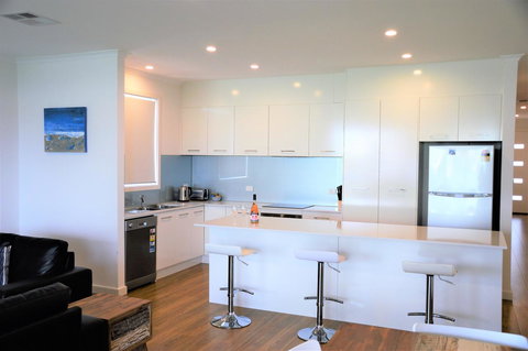 Eastern Breeze - Perth Resorts 1