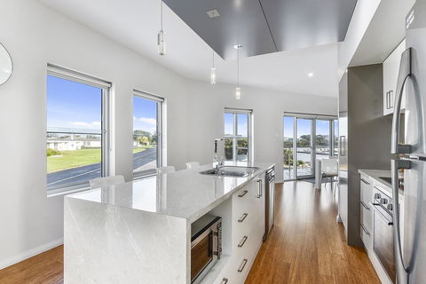 Aloha Waterfront Properties - Perth Resorts 15
