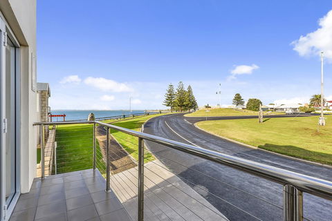 Aloha Waterfront Properties - Perth Resorts 14