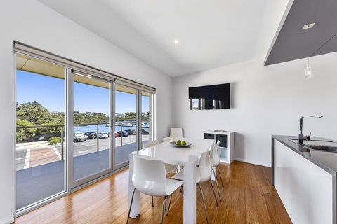 Aloha Waterfront Properties - Perth Resorts 20