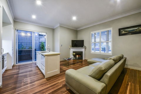 Aloha Central Luxury Apartments - Perth Resorts 3